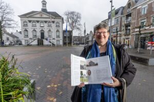 Marleen20Francken20voor20het20gemeentehuis20van20Zundert