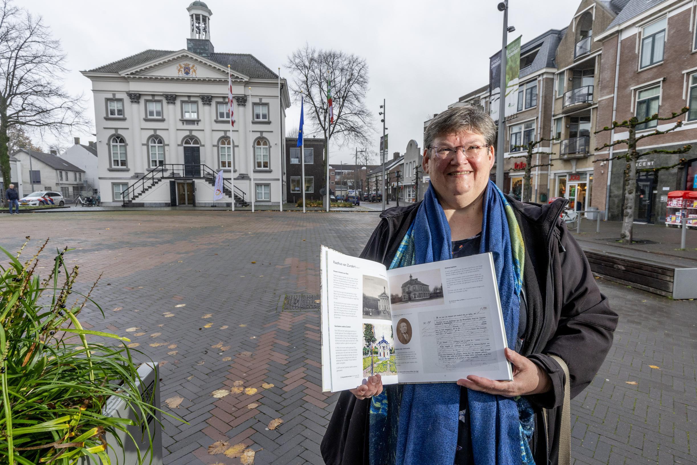 Marleen20Francken20voor20het20gemeentehuis20van20Zundert